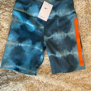 Nike One Luxe Training Shorts Large NWT